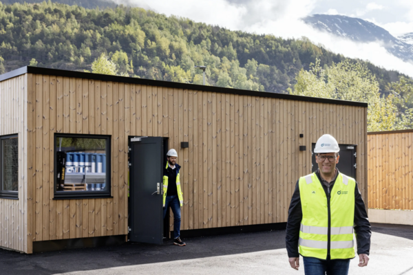 Norwegian Hydrogen i gang med testproduksjon på Hellesylt 